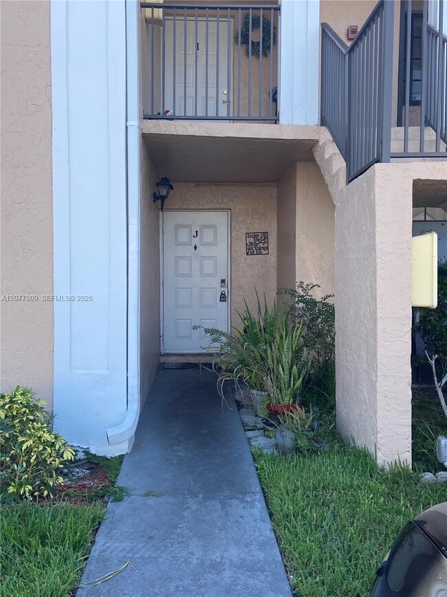 Building Photo - 820 N Franklin Ave Unit 820J