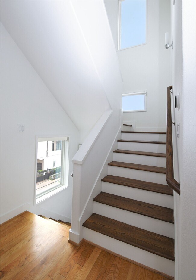 Photo - 5711 Kansas St