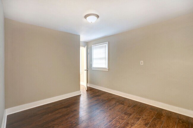 Photo - 606 W 35th St Unit B