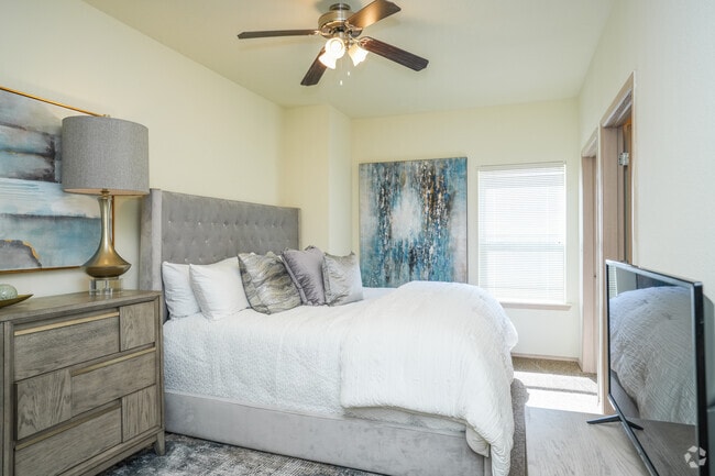 2BR, 2BA - 1093SF - Primary Bedroom