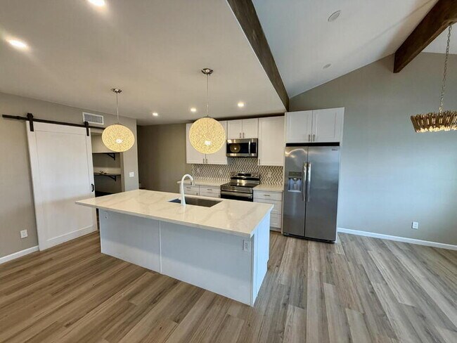 Photo - 2029 W Adams St