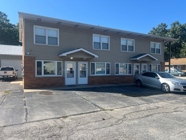 Building Photo - 3334 Michigan St Unit Main Floor 3 Bedroom
