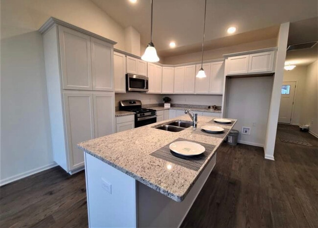 Breakfast Island - 401 Cadence Cir