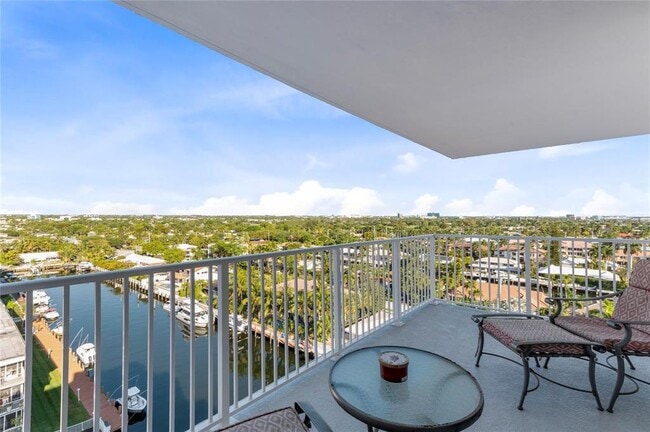 Building Photo - 2881 NE 33rd Ct Unit Ph A