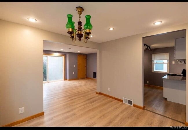 Photo - 19 Hobmoor Ave