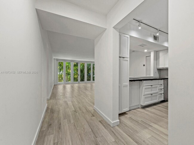 Building Photo - 55 Ocean Ln Dr Unit 1035