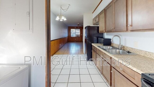 Photo - 923 Bremen Ave Unit B