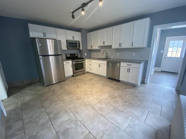 Building Photo - 220 E Marshall St