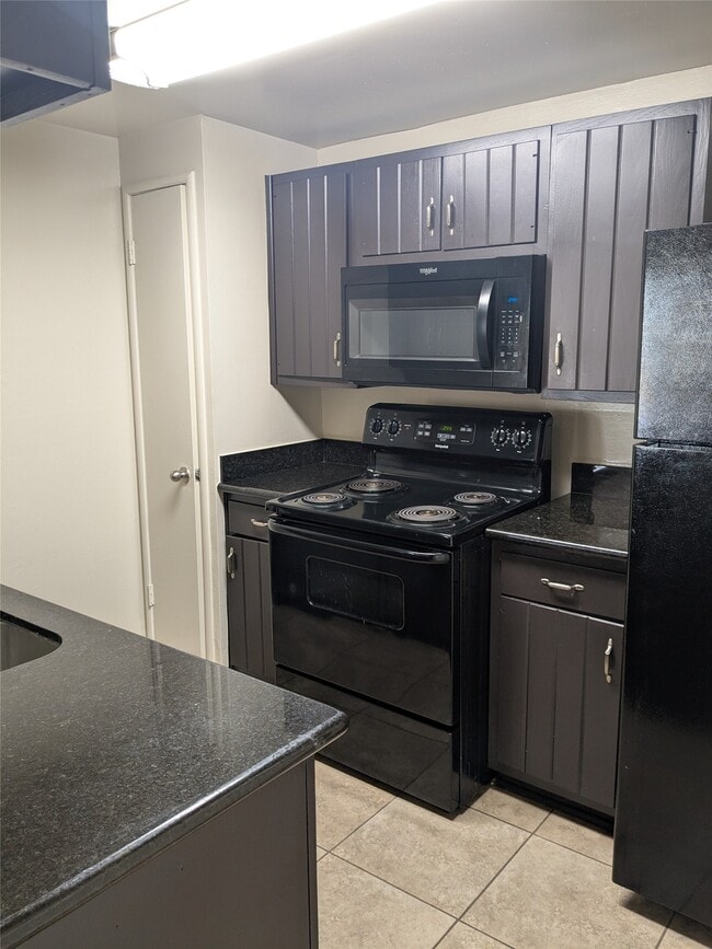 Building Photo - 1306 Marina Bay Dr Unit 205C