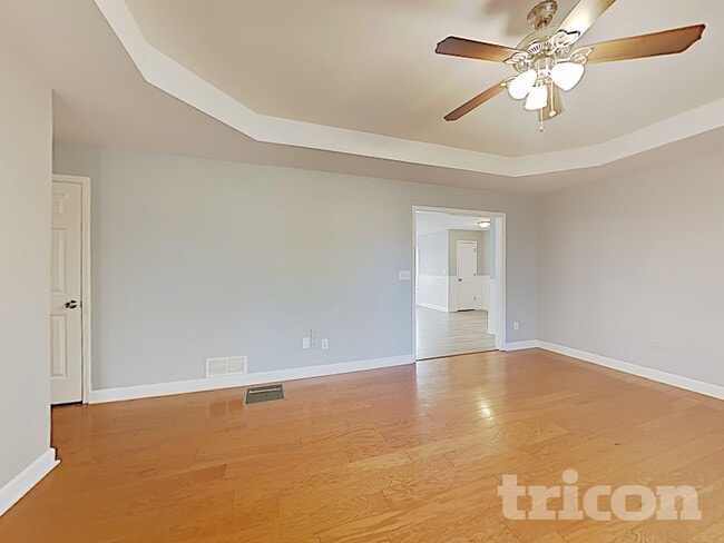 Photo - 162 Robbens Dr