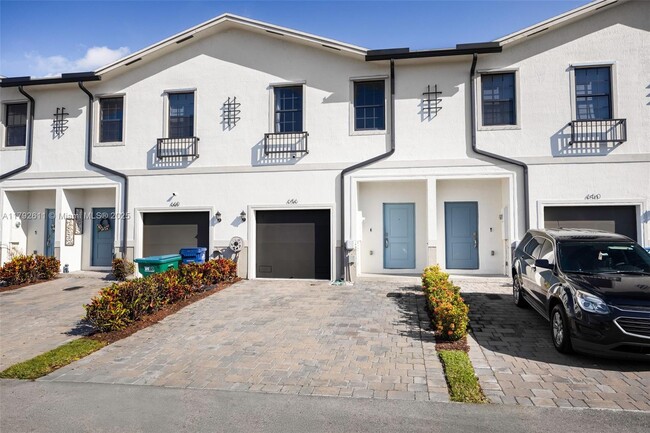 Photo - 656 SW 12th St Townhome