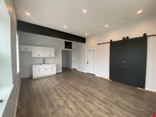 Building Photo - 4359 N 9th St Unit 4361-63-2F