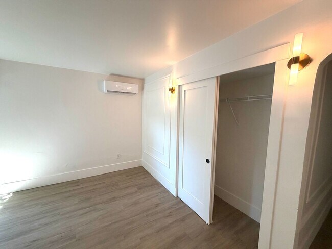 Photo - Beautifully Renovated Midtown Sacramento Apartment with Private Backyard Patio! Unidad 161418 #A