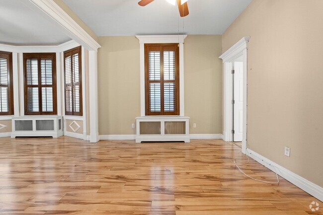 Building Photo - 302 Clerk St Rental