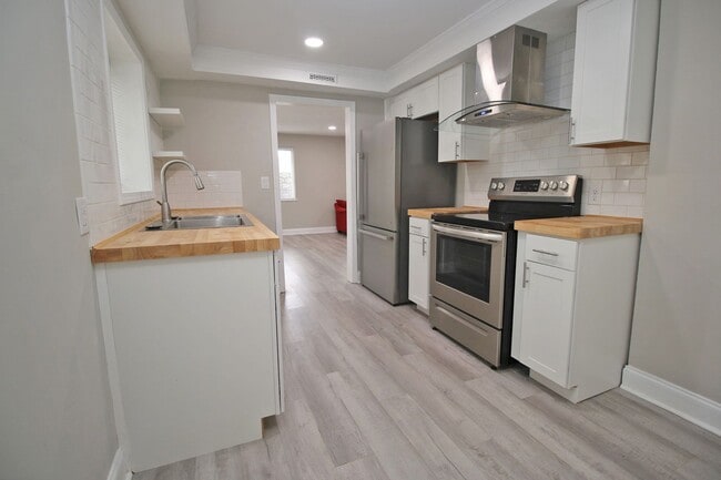 Photo - Spacious Student Home in Melrose Heights –...