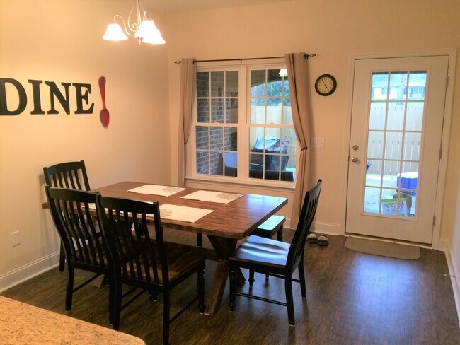 Photo - 112 Ledbury Cove