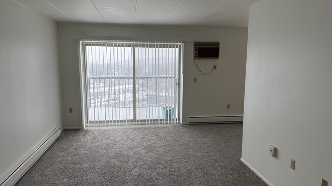 Building Photo - 370 Newton Cir