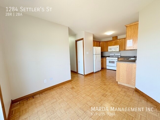 Photo - SPACIOUS 2+1 BEDROOM / 2 BATHROOM HOME IN SOUTH WINDSOR +UTILITIES