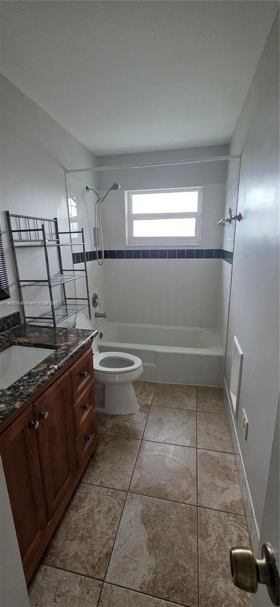 Photo - 3713 Island Rd