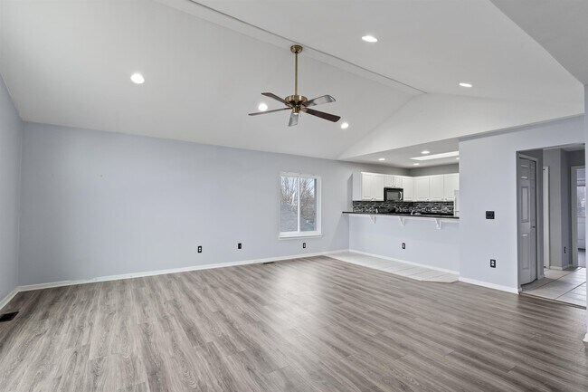 Photo - 512 W 12 Mile Rd Unit Apt 2