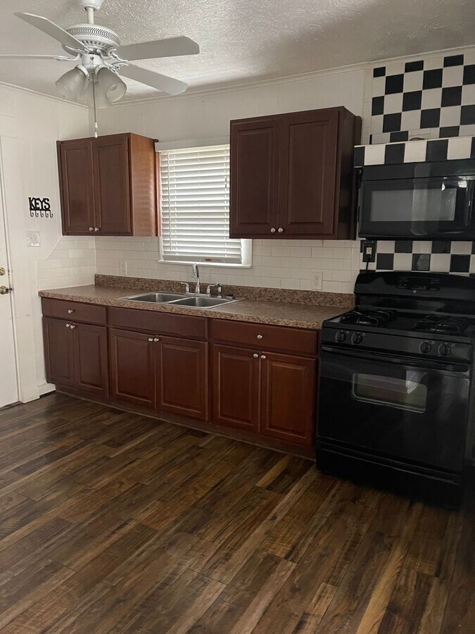 Photo - 2 Bedroom/1 Bath Home - Walking distance t...