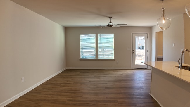 Photo - 205 Higher Ct