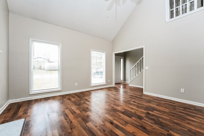 Photo - 915 Eagle Pointe Dr NW