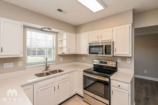 Photo - 11200 Leadenhall Ln