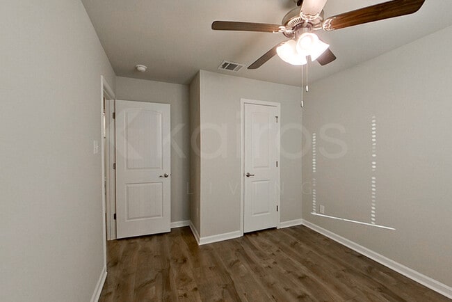 Photo - 112 Yardley Ct