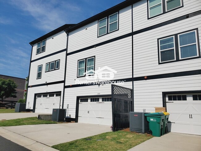Building Photo - 505 Hampton Xing Rental