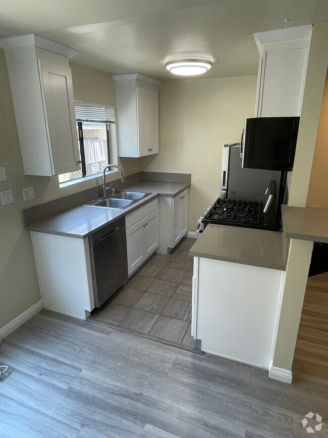 Building Photo - 1340 N Curson Ave Unit 109 Rental