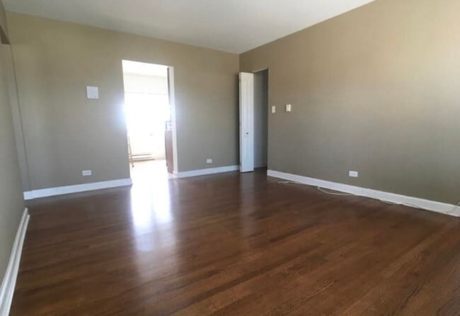 7632 N Milwaukee Ave Unidad TWO BEDROOMS