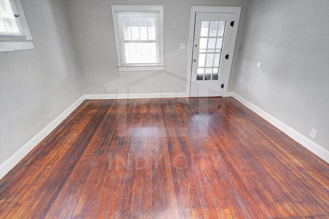 Photo - 3209 W 10th St