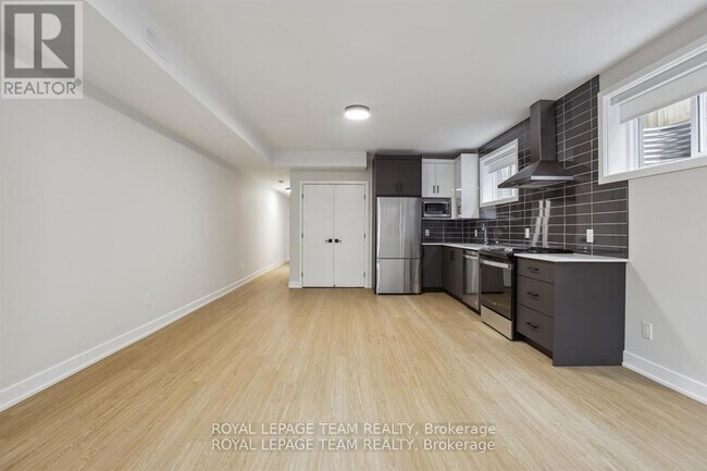 Photo - 47 Grosvenor Ave