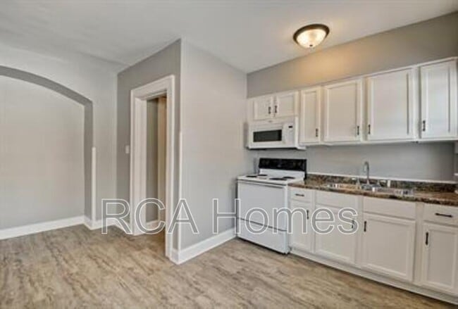 Photo - 412 N Bradley Ave Unit 3