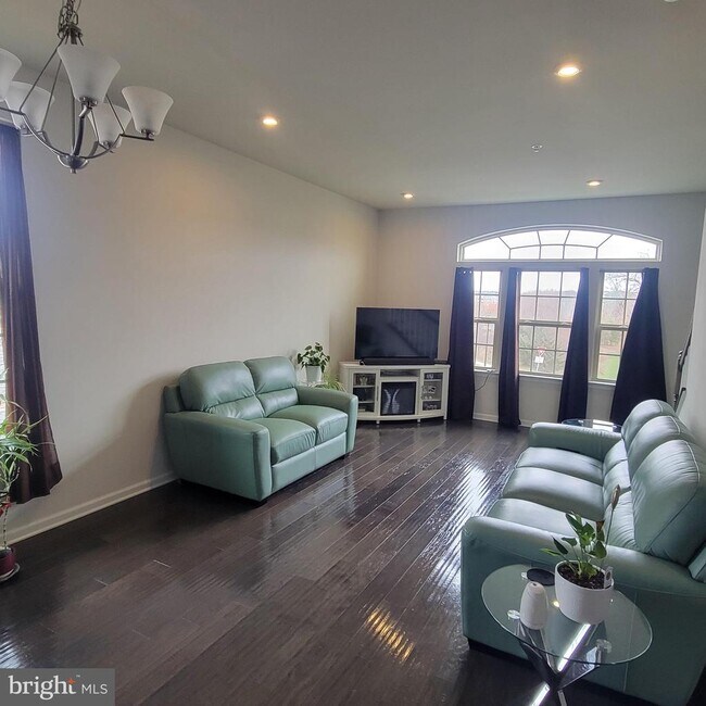 Photo - 2922 Glendale Ave