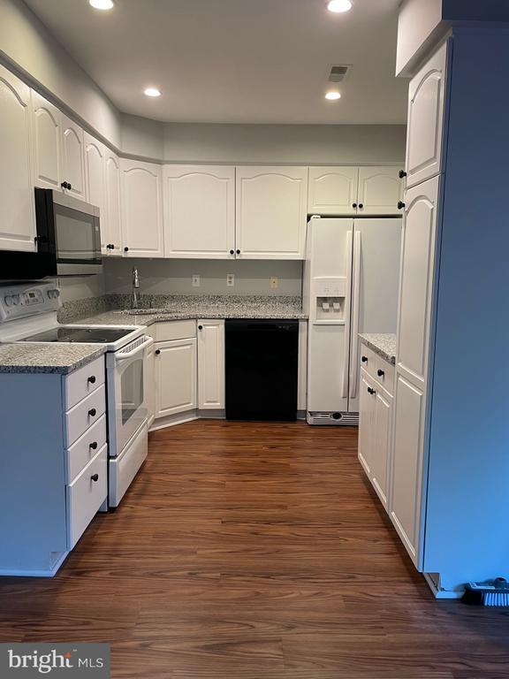 Photo - 8048 Hilliard Dr