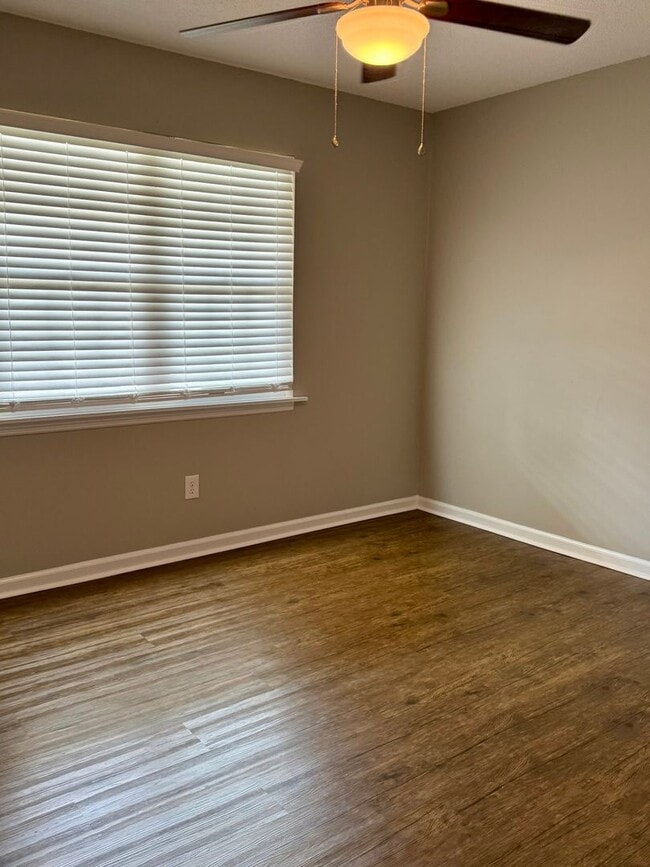 Photo - 001 University Ct Apartamento Unidad Southern Cove MF-1