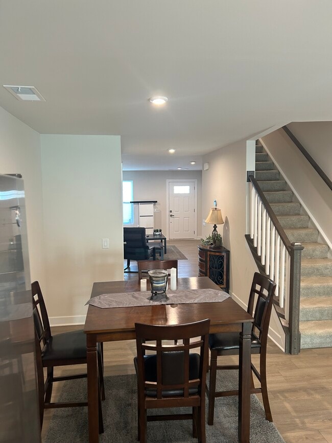 comedor - 413 Camarillo Ln