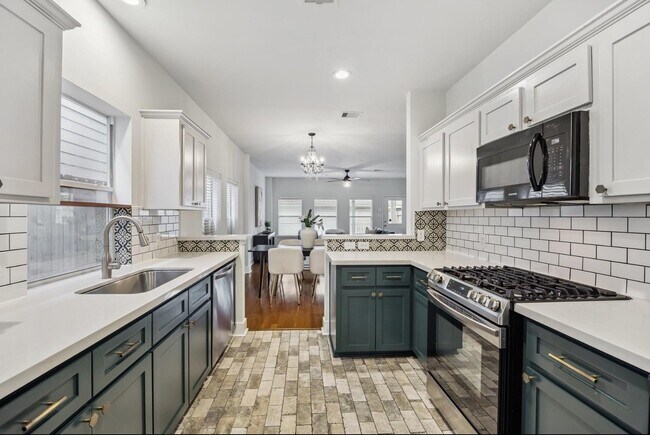 Photo - 609 W 20th St