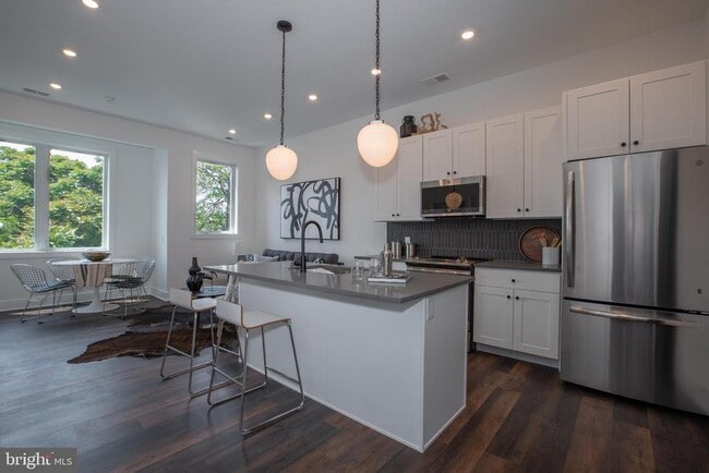 Photo - 2940 W Thompson St Unit 305