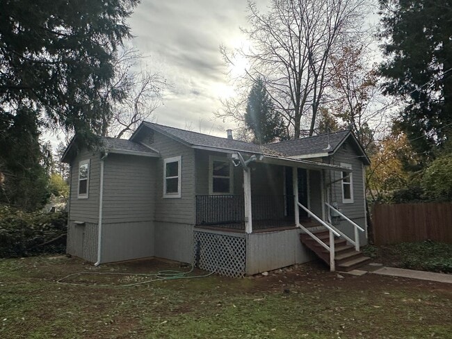 Building Photo - Cozy Quiet Grass Valley Charmer - 1/1 650 SF (Driveway, Parking, & Yard)