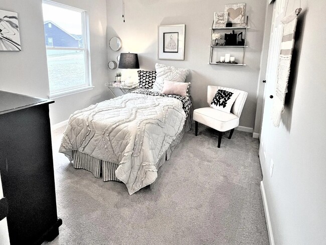 Photo - 231 Burrograss Dr