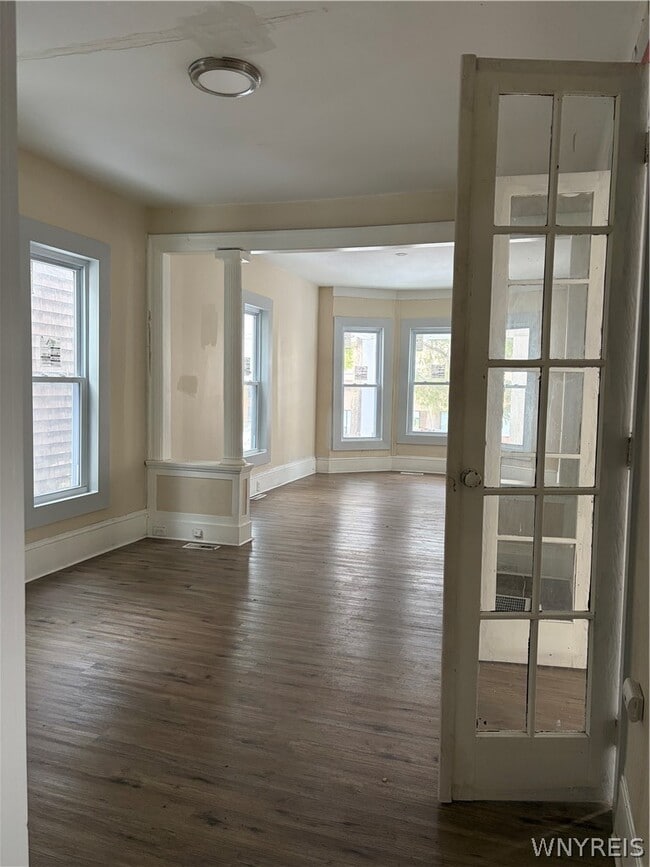 Photo - 74 Genesee St