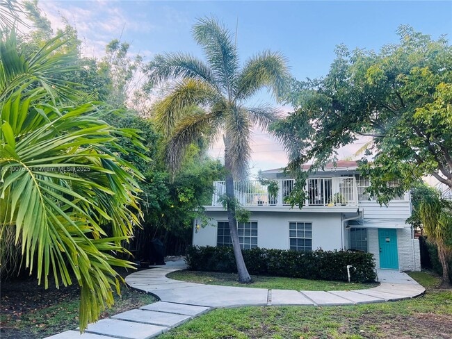 Building Photo - 1405 SE 2nd St Unit A