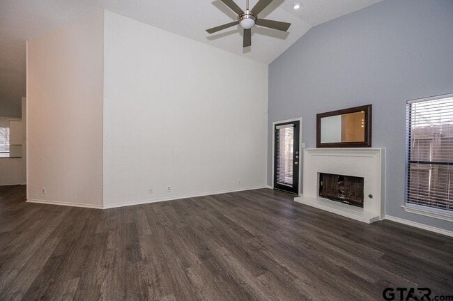 Photo - 5901 Hollytree Dr