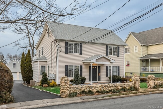 Building Photo - 17 Fairview St Unit A