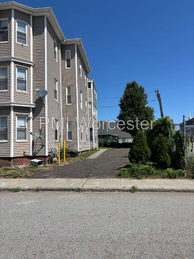 Building Photo - 8 Pond St Unit 1