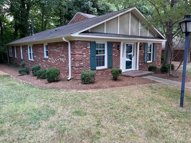 Photo - 5005 Tower Rd