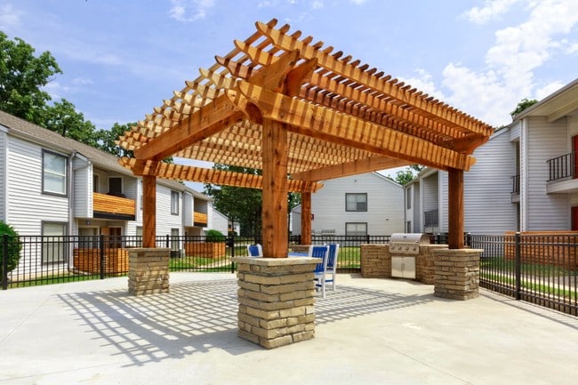 Photo - Indian Hills Apartments